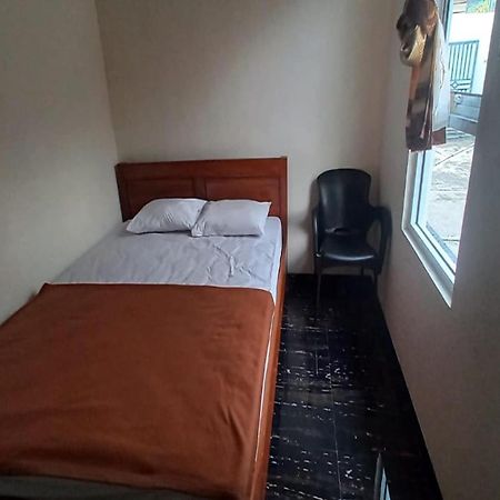 Oyo 93767 45 Guest House Sragen Eksteriør billede