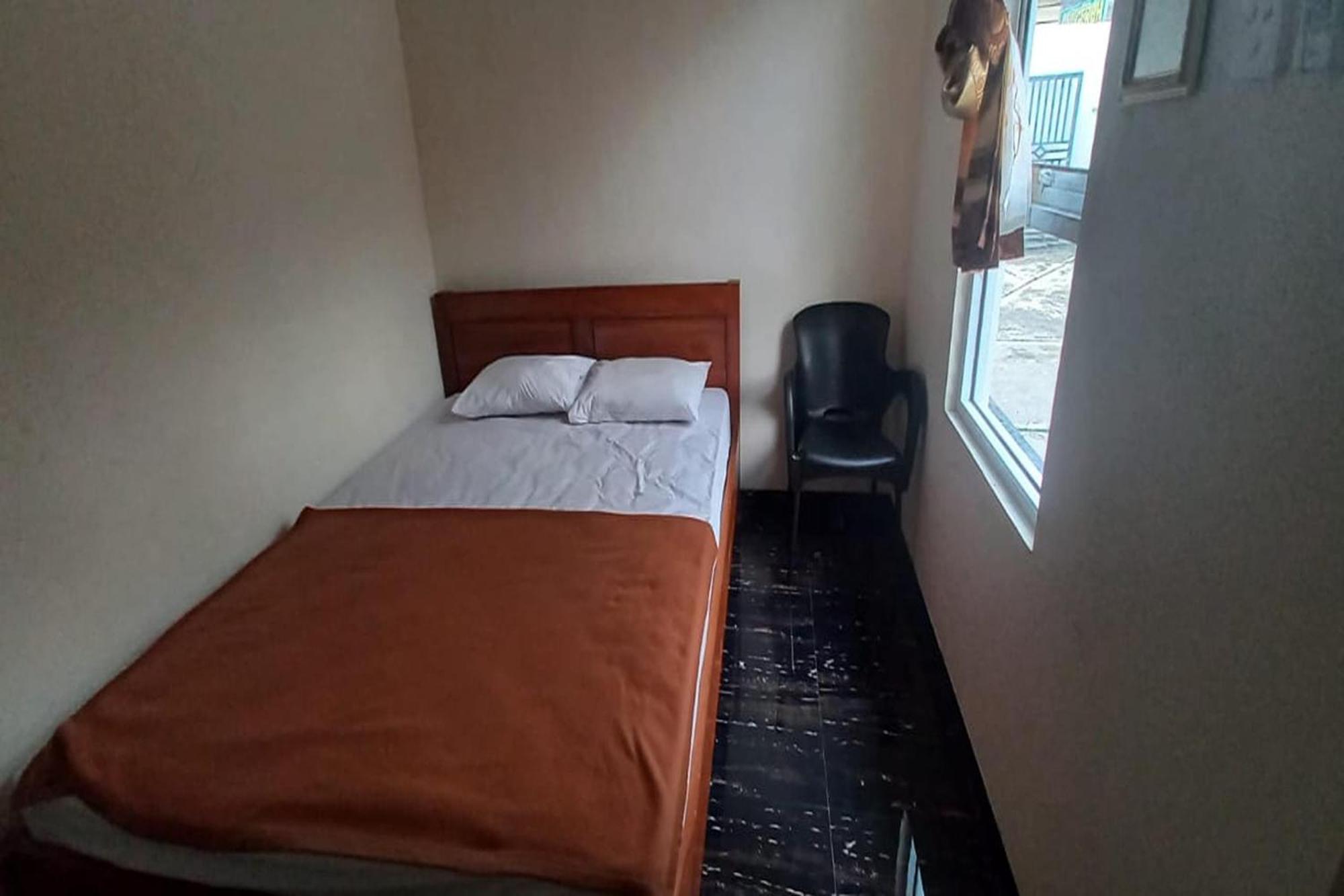 Oyo 93767 45 Guest House Sragen Eksteriør billede