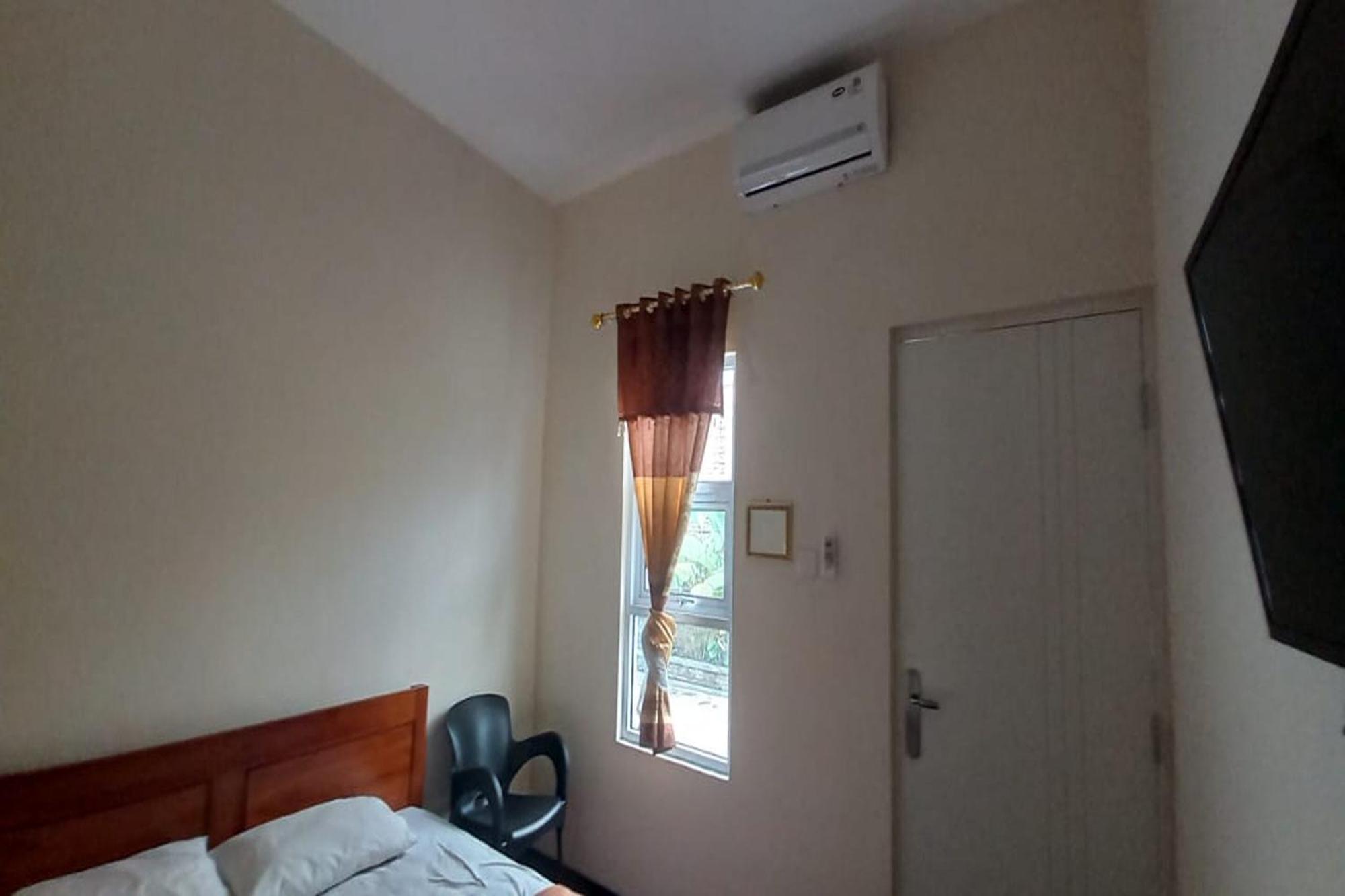 Oyo 93767 45 Guest House Sragen Eksteriør billede