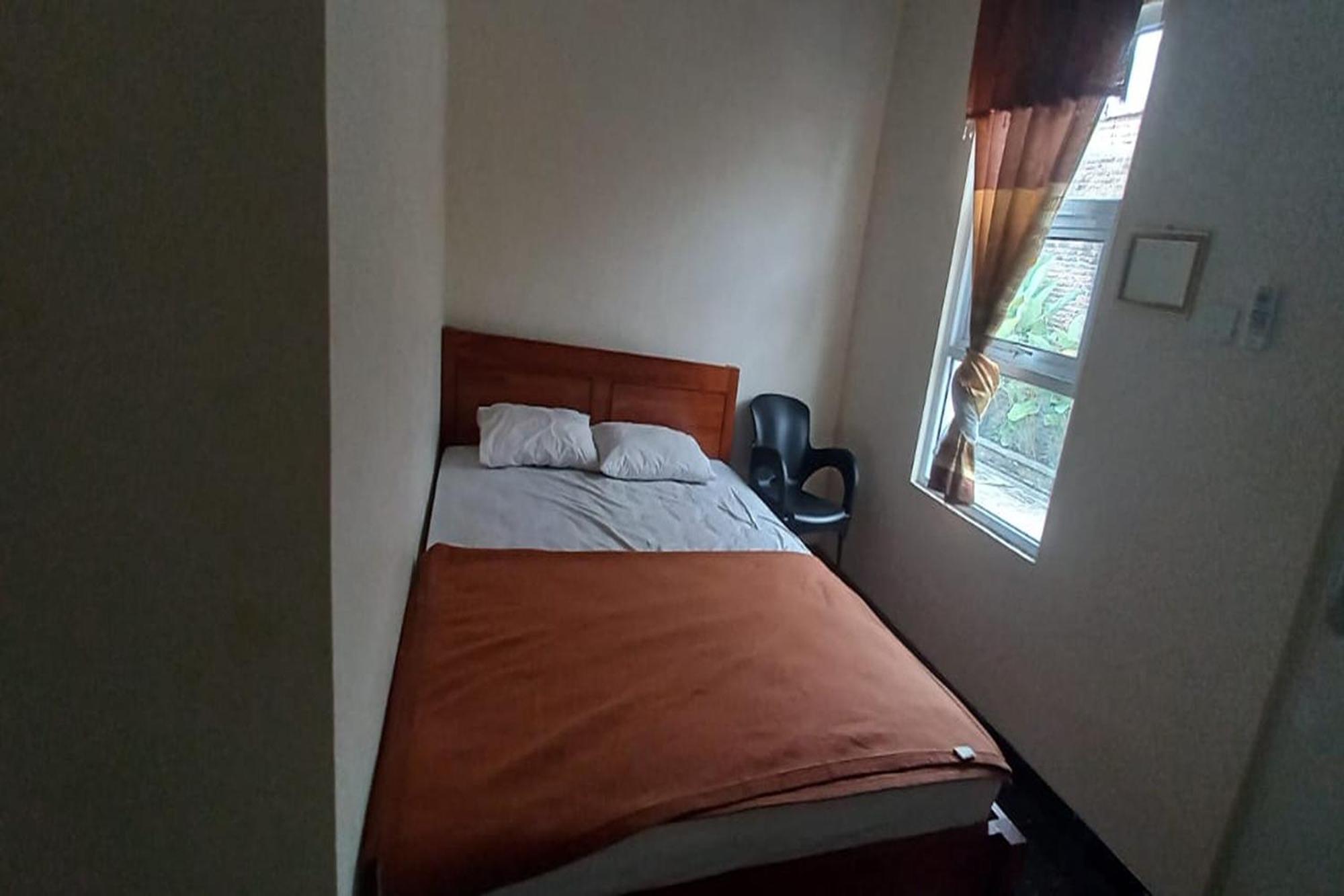 Oyo 93767 45 Guest House Sragen Eksteriør billede