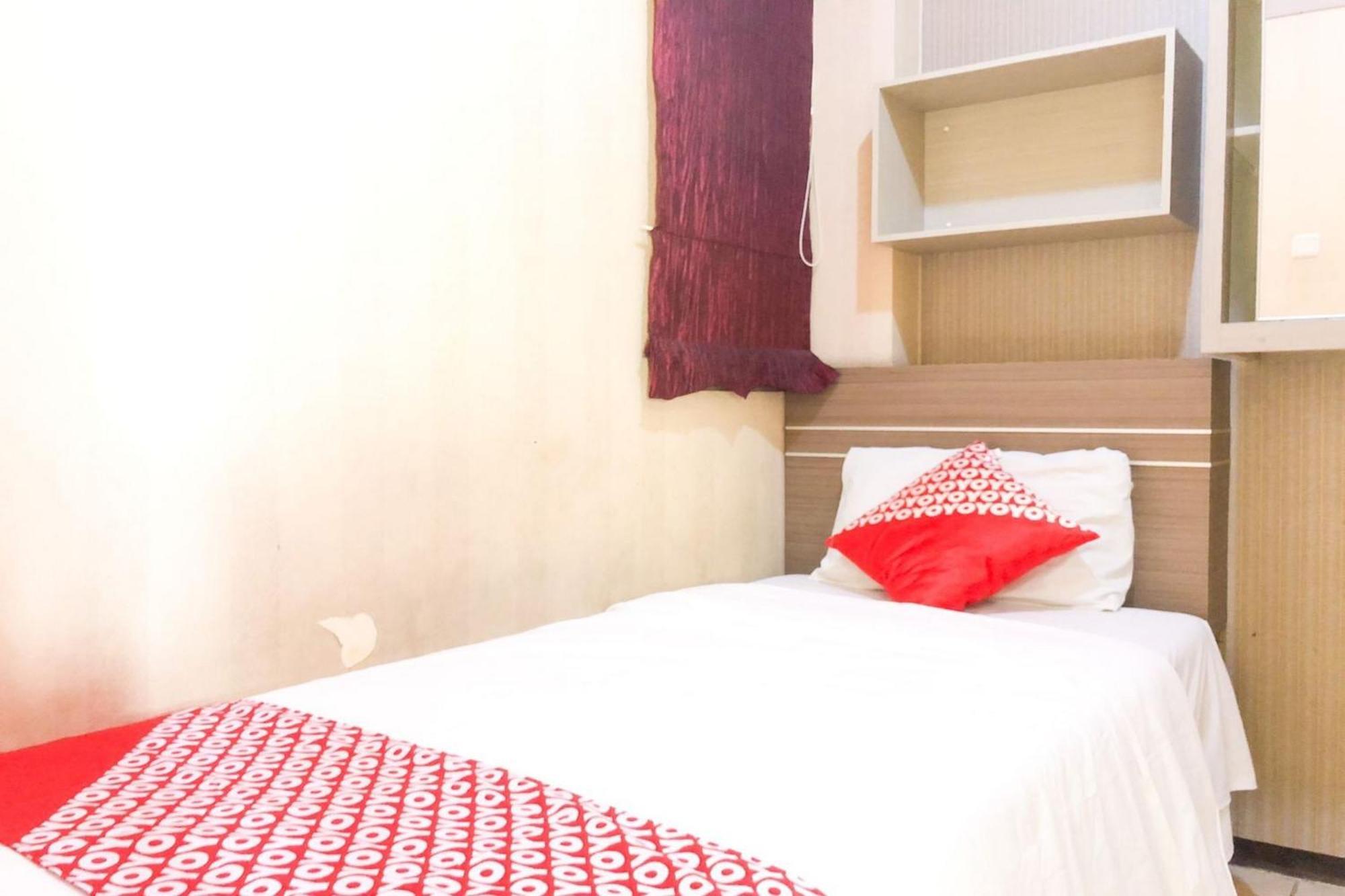 Oyo 93767 45 Guest House Sragen Eksteriør billede