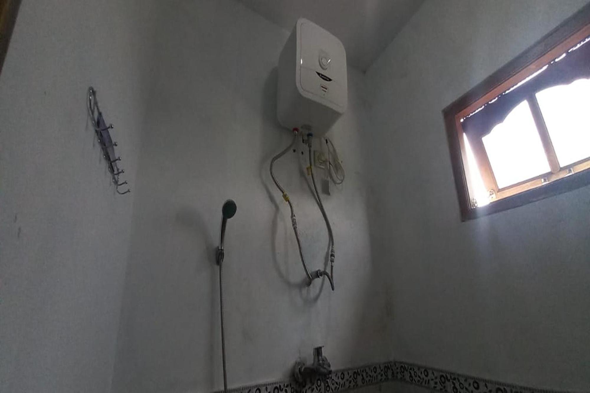 Oyo 93767 45 Guest House Sragen Eksteriør billede